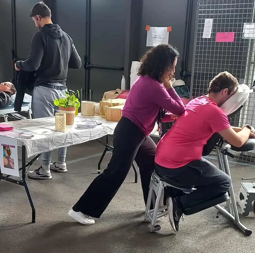 Massage Amma Assis en situation lors d'un salon